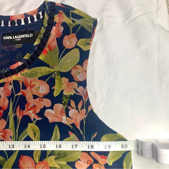 Bright floral top with exquisite details, by Karl Lagerfield. Size medium. - Picture 6 of 7
